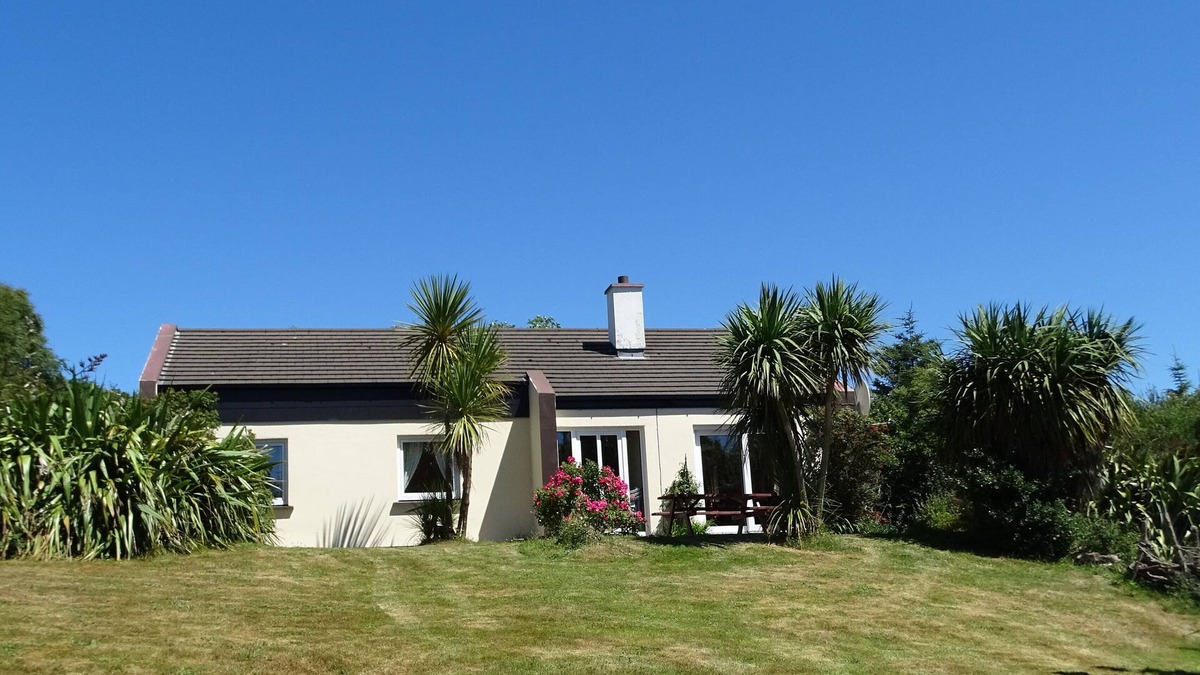 Ardea West House | Detached house with a dream view of Kenmare Bay in a subtropical garden