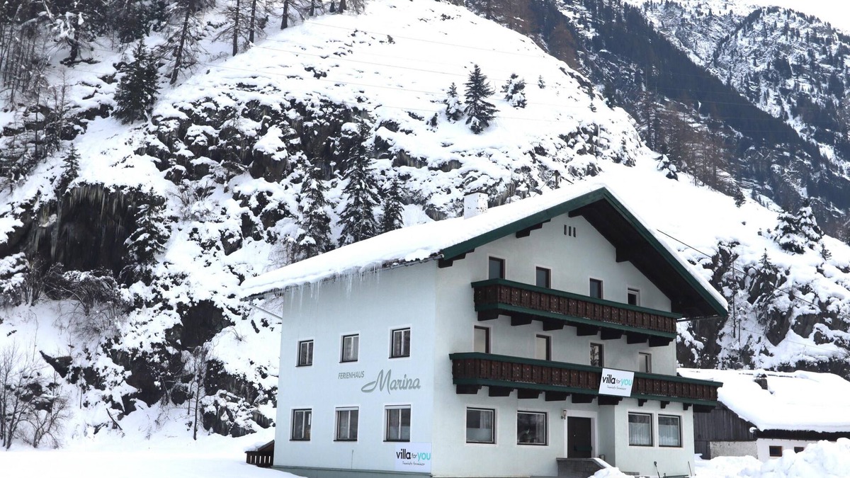 Huben House | Detached house with ski and bicycle shed