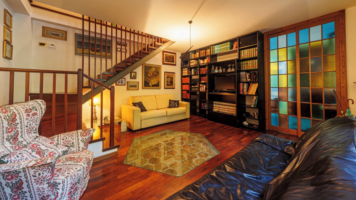 Livorno House | Detached house with small garden - 2 bathrooms - AC - bike and motorcycle parking