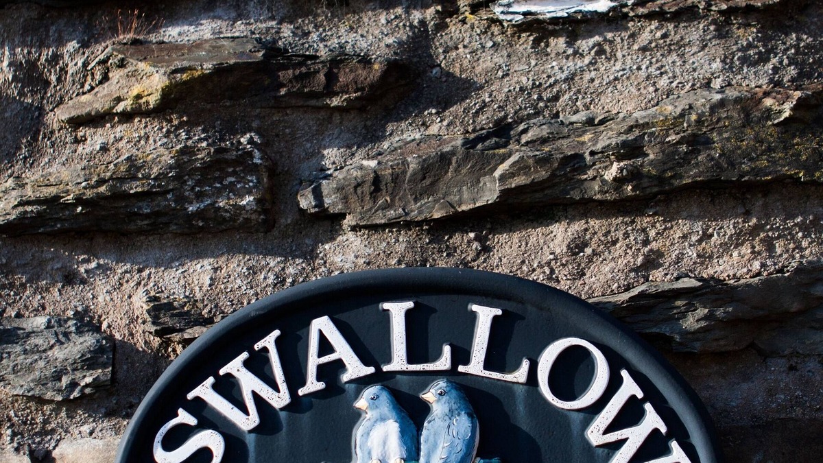 Kendal House | DETACHED STONE BARN IN SELSIDE, SLEEPS 6, WITH GARDEN ROOM.