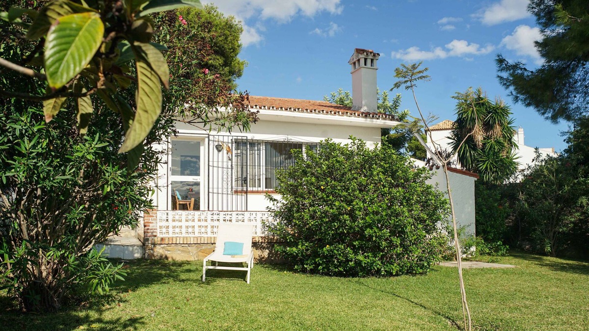 Urbanizacion Costabella House | Detached vacation home for 4 people with garden and sea view - close to the beach!