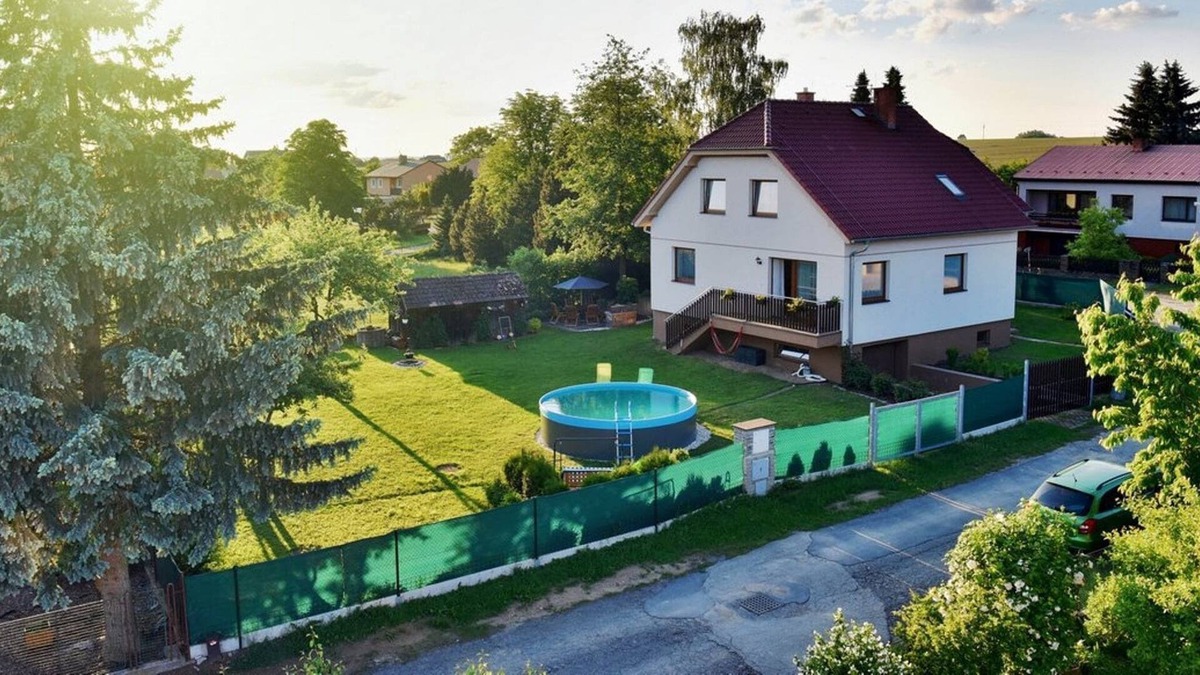 Malsice Villa | Detached villa in South Bohemia with outdoor pool in the fenced garden