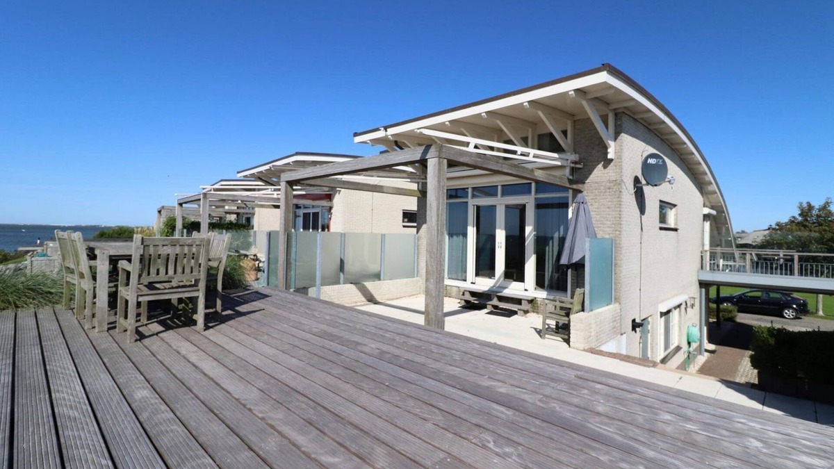 Makkum Cabin | Detached villa on the dike of the IJsselmeer