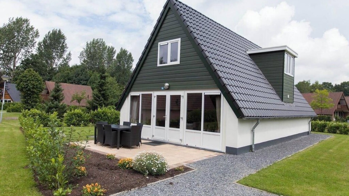 Susteren House | Detached villa with 3 bedrooms, 2 bathrooms and a terrace