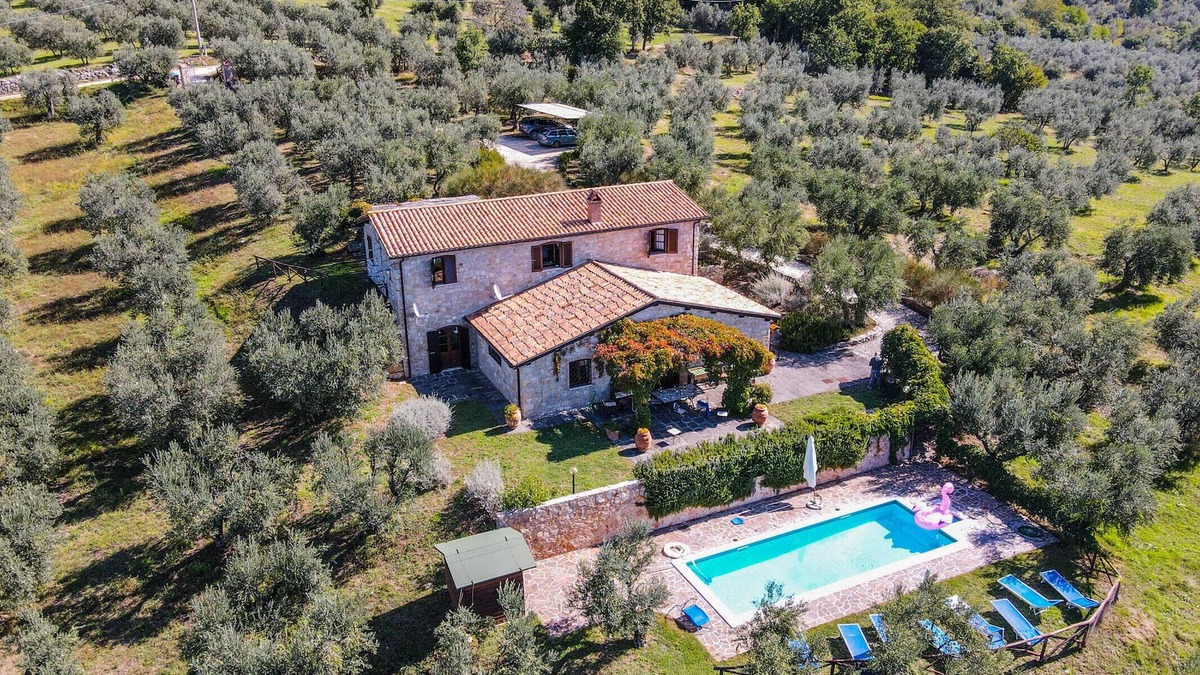 Montecchio House | Detached villa with private and fenced pool 1,6km Montecchio, 20km from Orvieto.