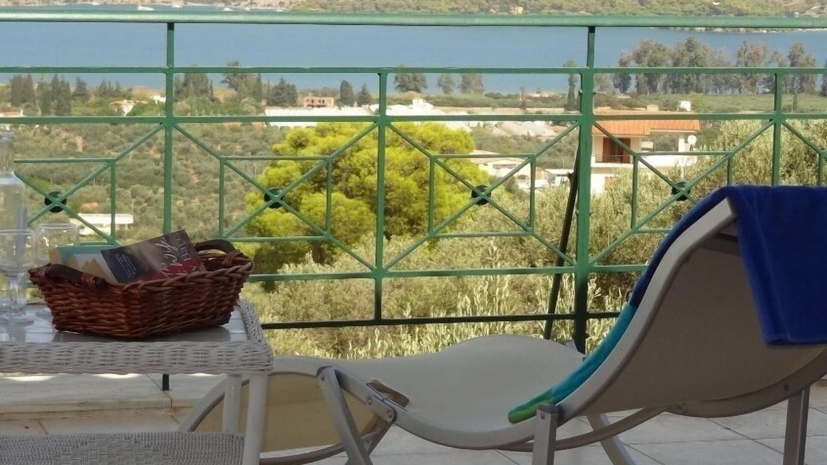 Galatas Villa | Detached Villa With Panoramic Views. 2 Mins Crossing To Poros Island