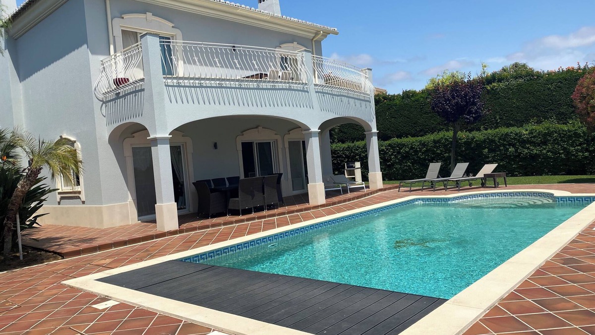 Lagos Villa | Detached villa with pool overlooking golf course, near Lagos centre, wifi.