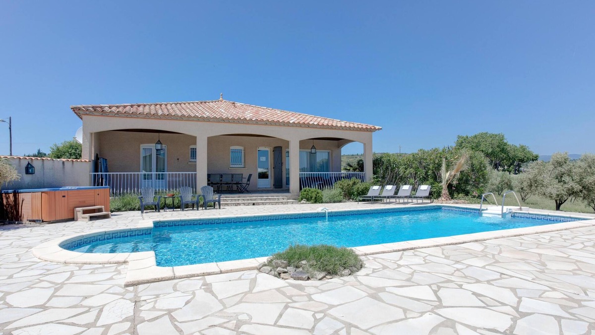 Aigne Villa | Detached villa with private pool and hot tub