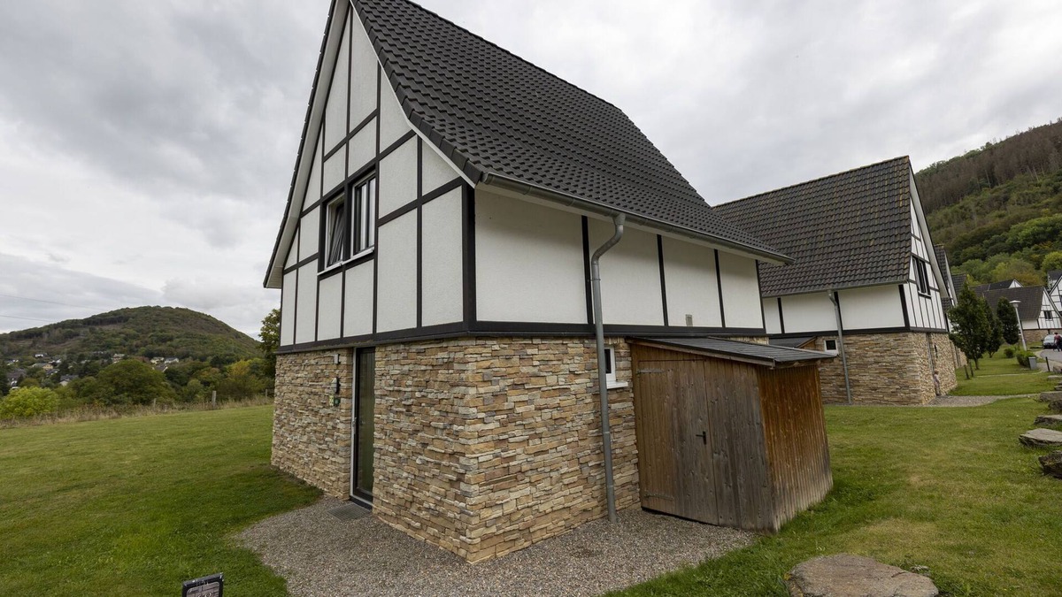 Heimbach Villa | Detached villa with sauna, with view at the Rursee
