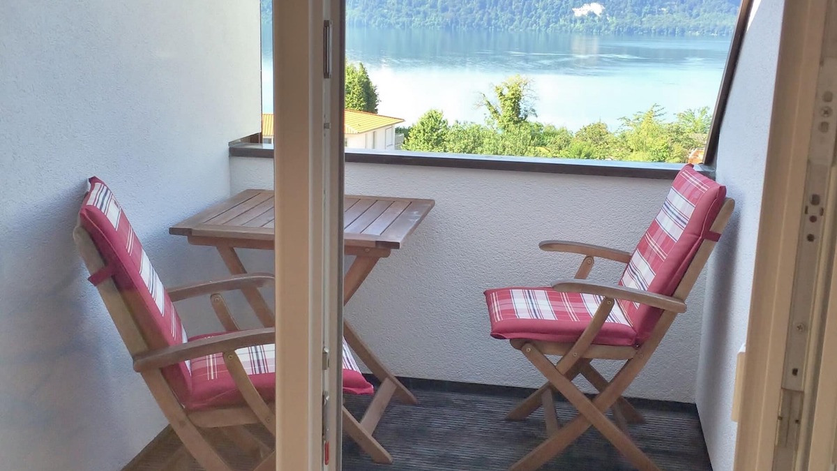 Sipplingen Apartment | DG Apartment with fantastic lake and Alps.