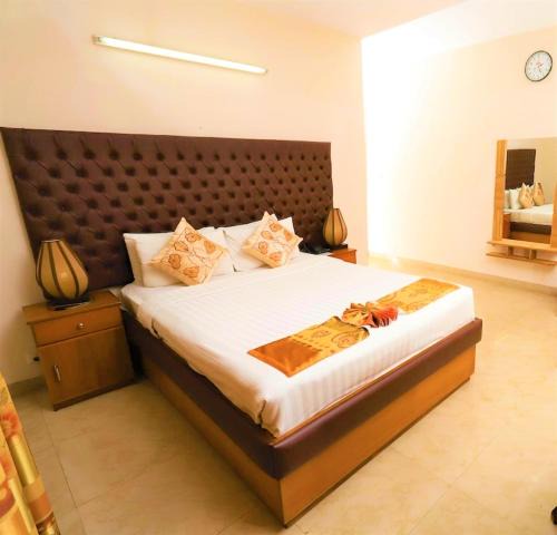 Banani Hotel | Dhaka Golden Inn - Banani'Lakeside