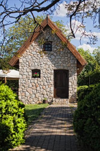 Lovasbereny House | Dióliget - Zöld Dió Házikó