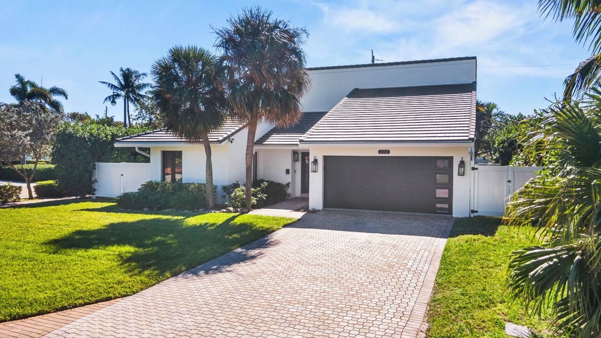 Lauderdale-by-the-Sea House | DIAMOND ESTATES: LAUDERDALE BY THE SEA - 6 QUEEN, 2.5 BATH, POOL & PATIO AREA