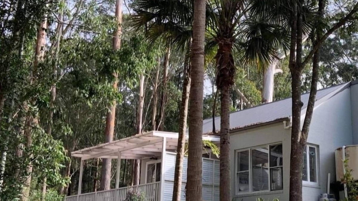 Rainbow Flat Cottage | Diamond Guesthouse ~ Coast and Country Combined!