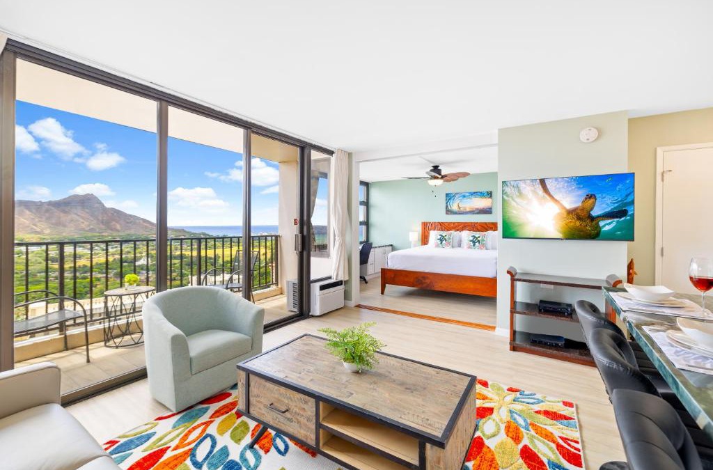 Waikiki Apartment | Diamond Head Dreams Beach Condo with Ocean View!