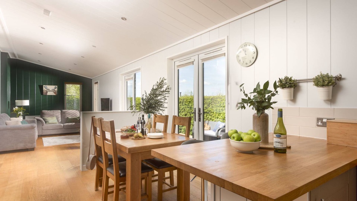 Cheddar Cabin | Diamond Lodge, Strawberryfield Park