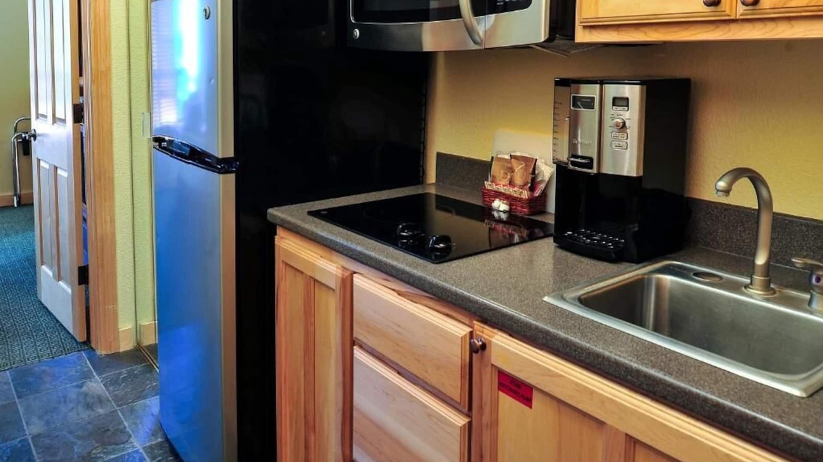 Brian Head Villa | Diamond Resorts Cedar Breaks Lodge & Spa - Studio Accessible Roll-in Shower