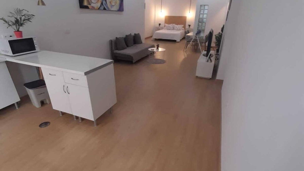 Los Tilos Apartment | Diaphanous loft, 5 minutes from Malaga bus station