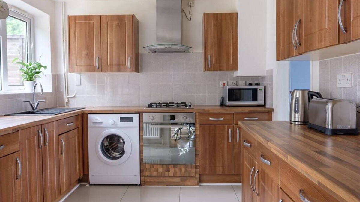 Crawley House | Dickens House Close 15min from Gatwick