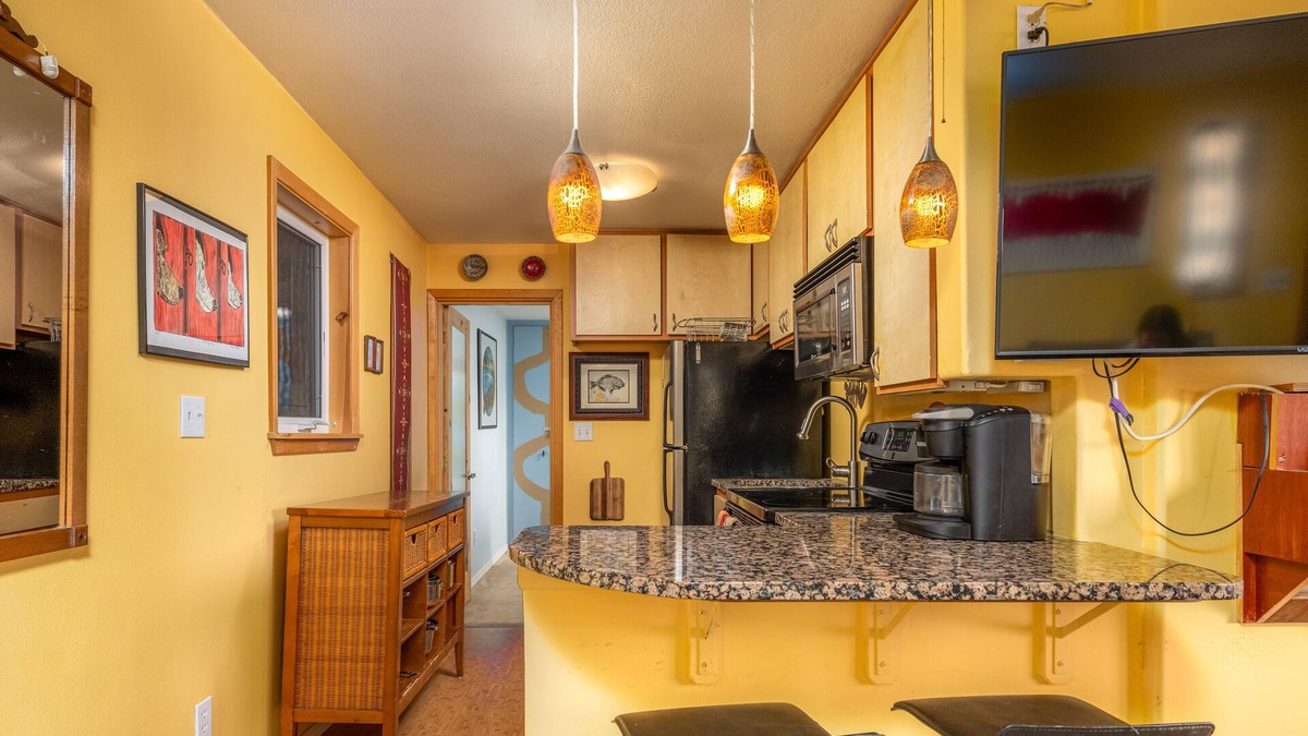 Seward Cottage | Dicky's Charming 1-bedroom cottage in downtown Seward