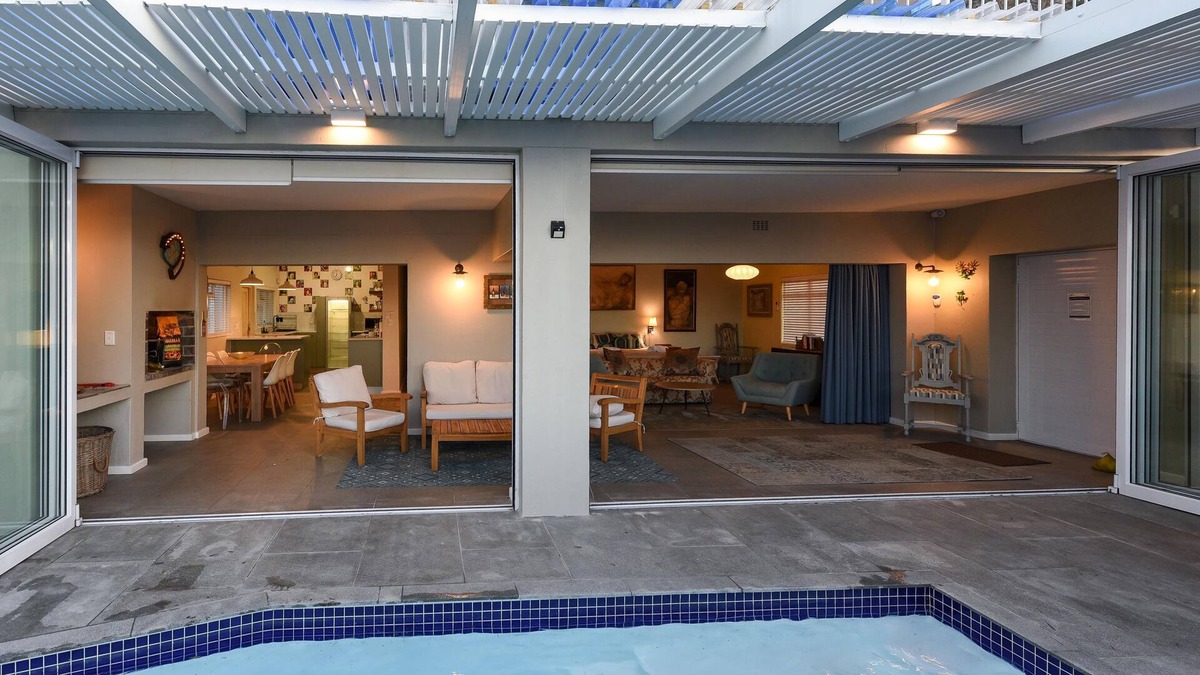 Gordons Bay Central Apartment | Die Badhuis - Fabulous living with private pool - Sleeps 4