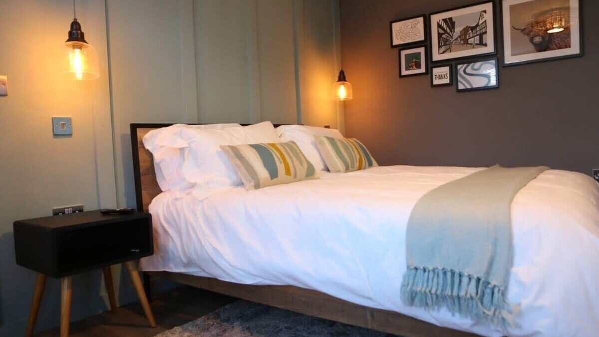Fernhill Heath Apartment | Diglis Basin Apartment