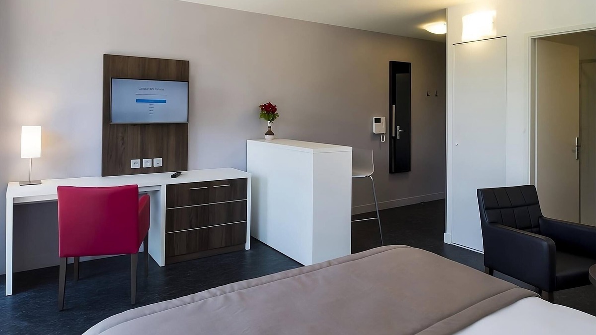 Dijon Hotel | Dijon’s Ideal Room for Easygoing | Studio w/Kitchenette | Free Offsite Parking
