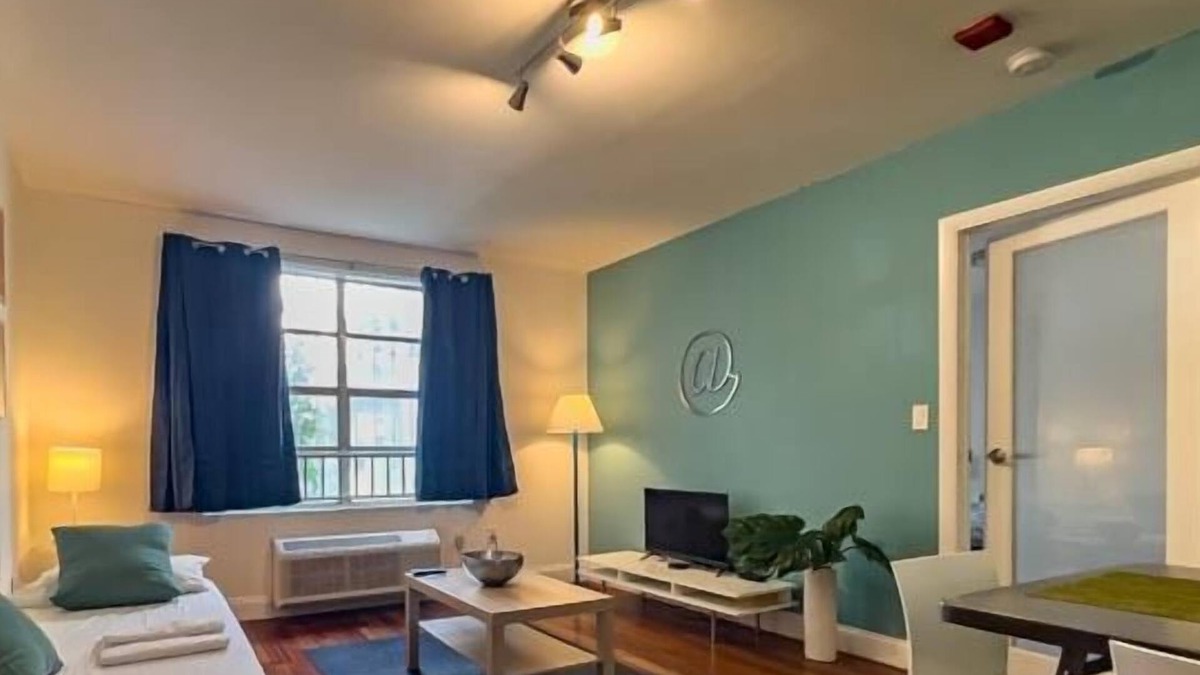 South Beach House | DiLido: fantastic SoBe location, pool and private garden