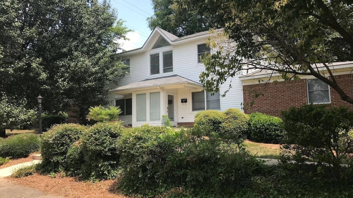 Dilworth House | Dilworth - Updated 8 BR, 4 BA Close to City-Center