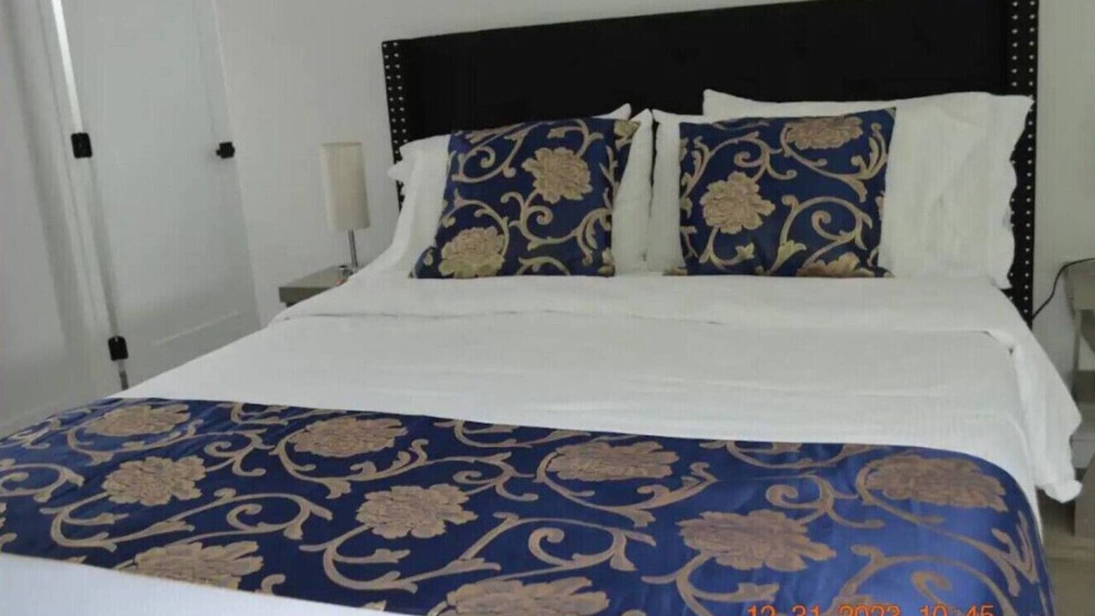 Dimond House | Dimond Abode; Modern Family Vacation Rental in Oakland | Steps from Markets & Cafés