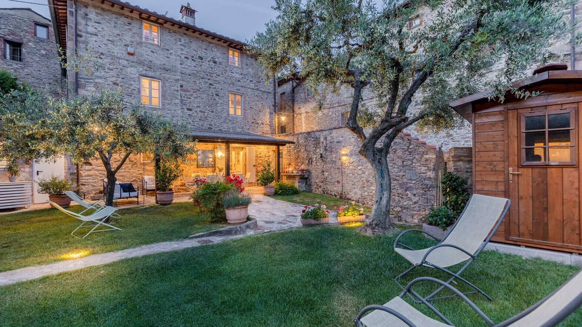 Sant'Andrea di Compito Villa | Dimora delle Camelie, a traditional stylish stone farmhouse with garden on the hills of Compitese between Lucca and Pisa