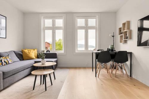 Sandviken Apartment | Dinbnb Apartments I Views & Street Parking in Sandviken