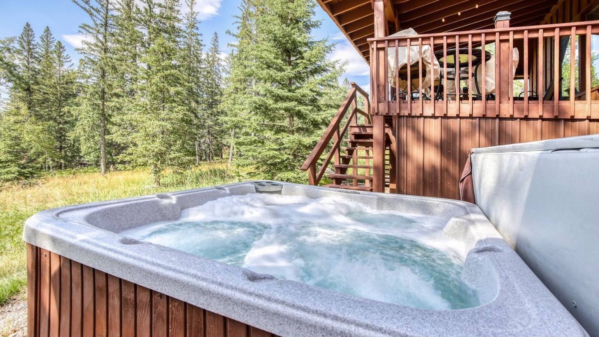 Lead Cabin | Dino`s Den - 1 block from the slopes! Hot tub and firepit!