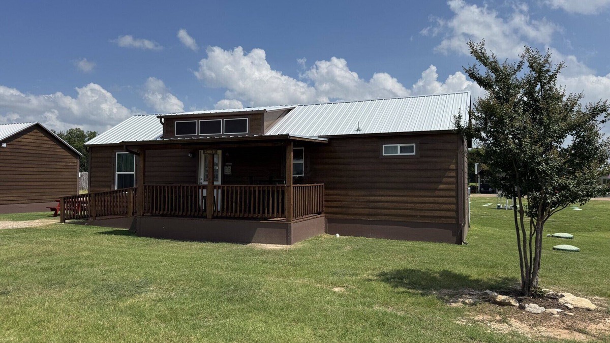 Glen Rose Cabin | Dinosaur Valley RV Park Cabin 7