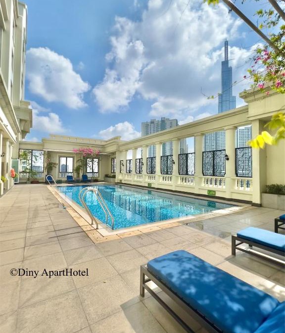Hang Xanh Apartment | Diny ApartHotel - Rooftop Pool - The Manor 2