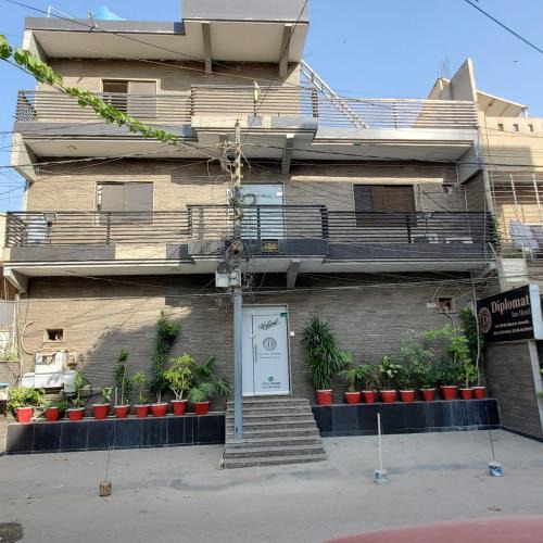 PECHS House | Diplomat Inn Hotel