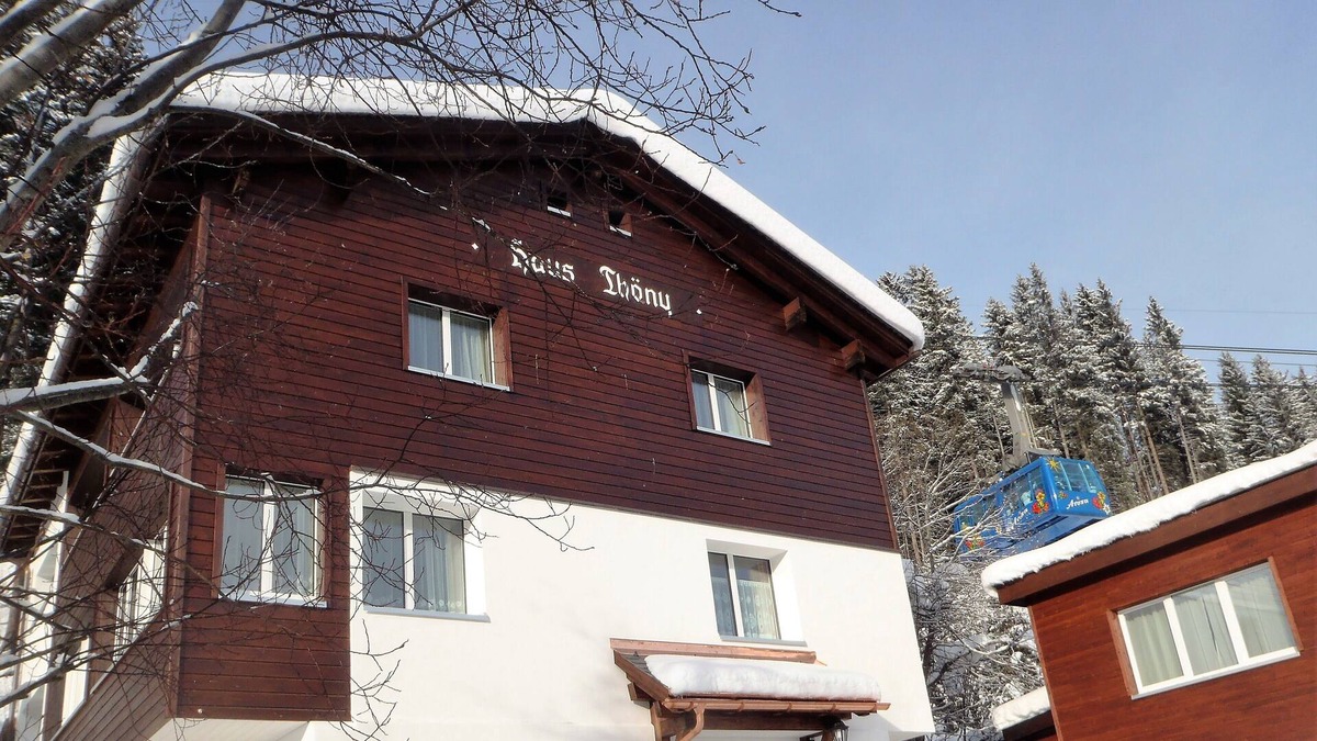 Arosa Apartment | Direct access to Train Station, Cable Car, Chair Lift and home run, free WI-FI