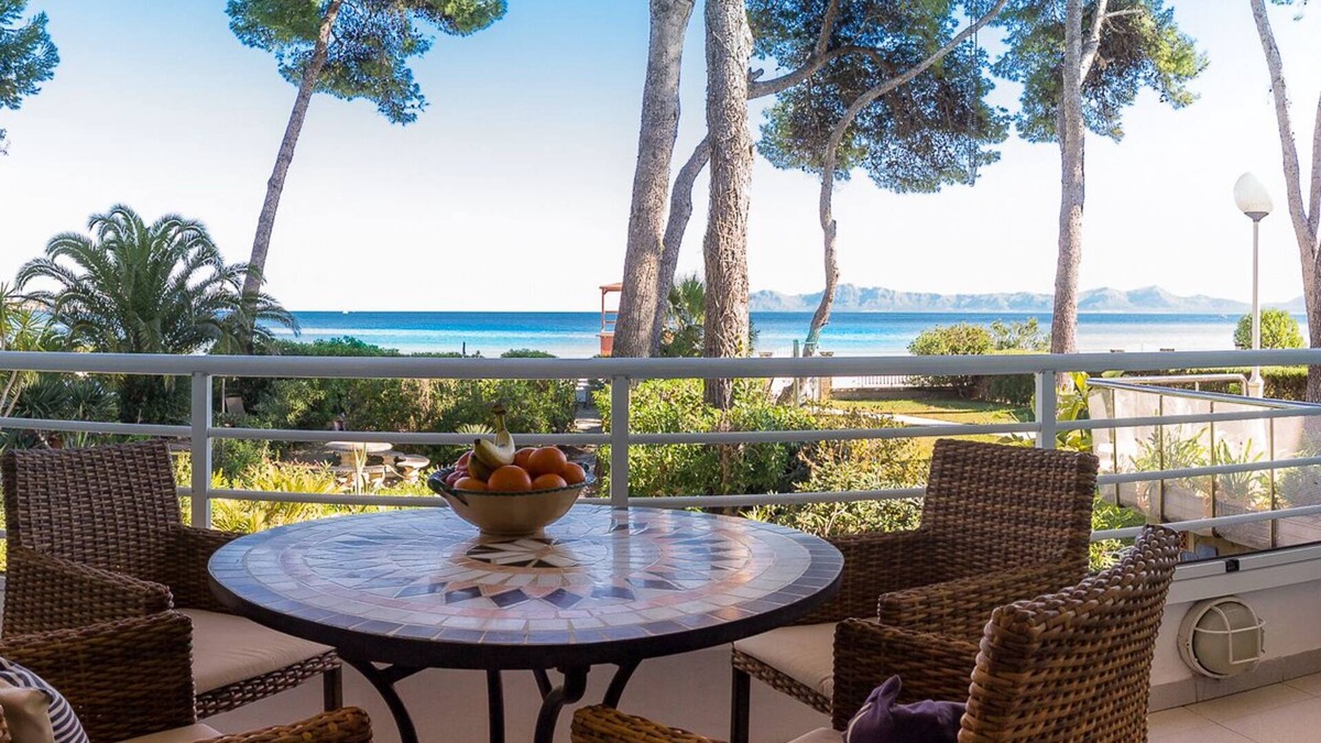 Alcudia Apartment | Direct beach access! Apartment for 4 people on the Bay of Alcudia