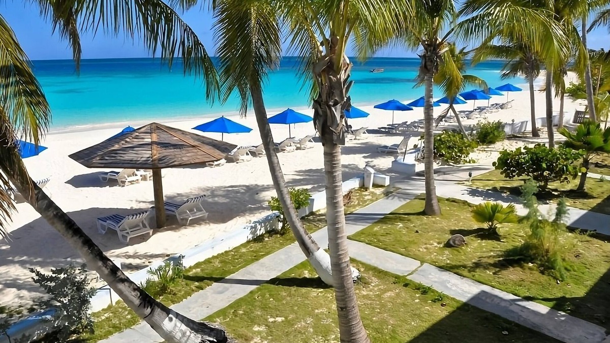 Shoal Bay House | Direct Beach Access! 2 Bedroom Poolside w/Porch! Near Maundays Bay!
