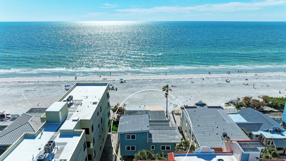 Independence Square House | DIRECT BEACHFRONT-6 Bedroom/5 Bathroom Property W/2 full living units-SLEEPS 16