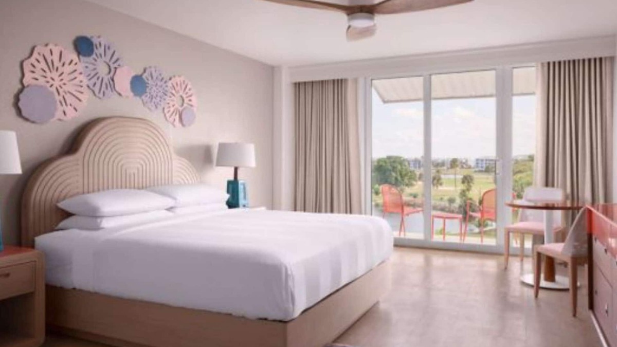Stuart Hotel | Direct Golf Course Access | Outdoor Pool & Gym