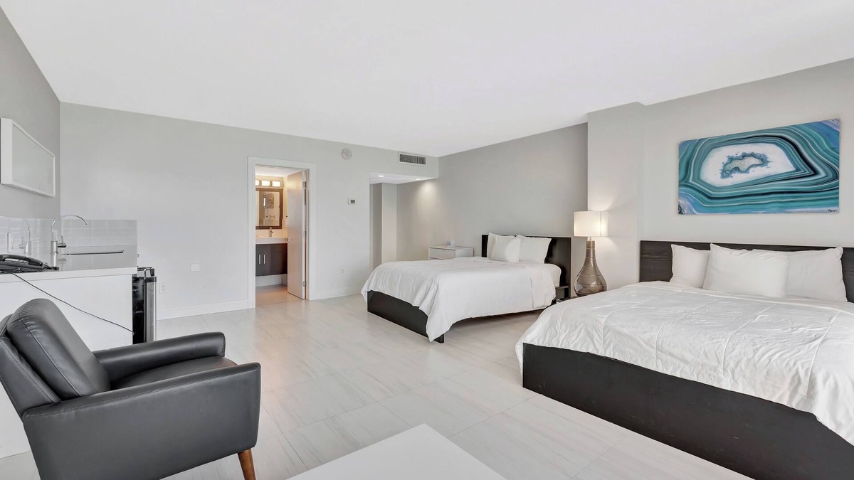 Bermuda Riviera Apartment | Direct Ocean Front Room