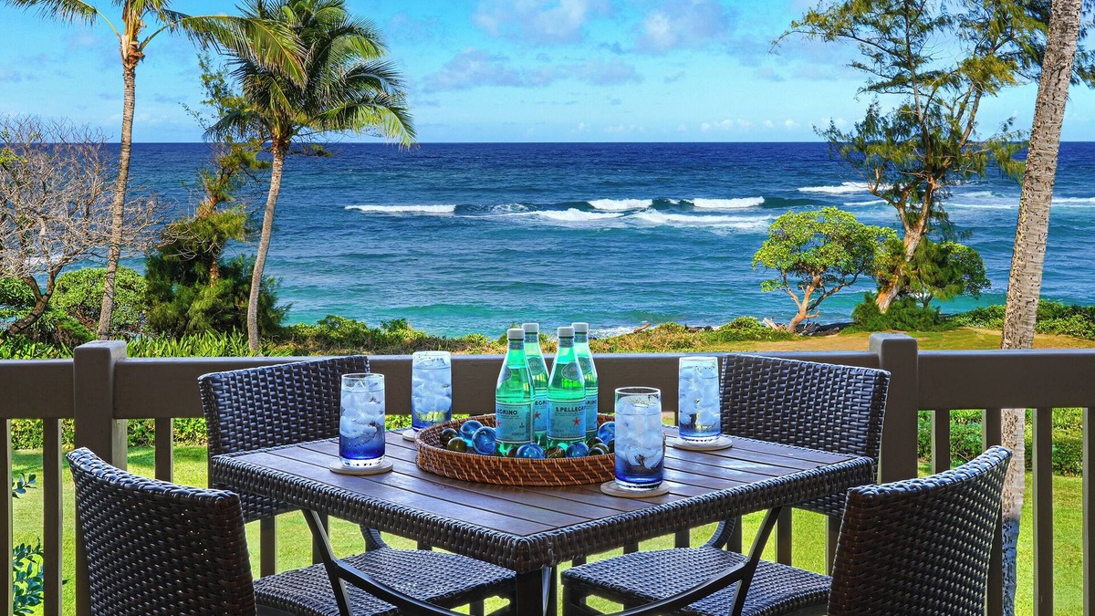 Lihue Condo | Direct Ocean Front, Renovated1 Bdrm Condo with Sweeping Views of the East Shore