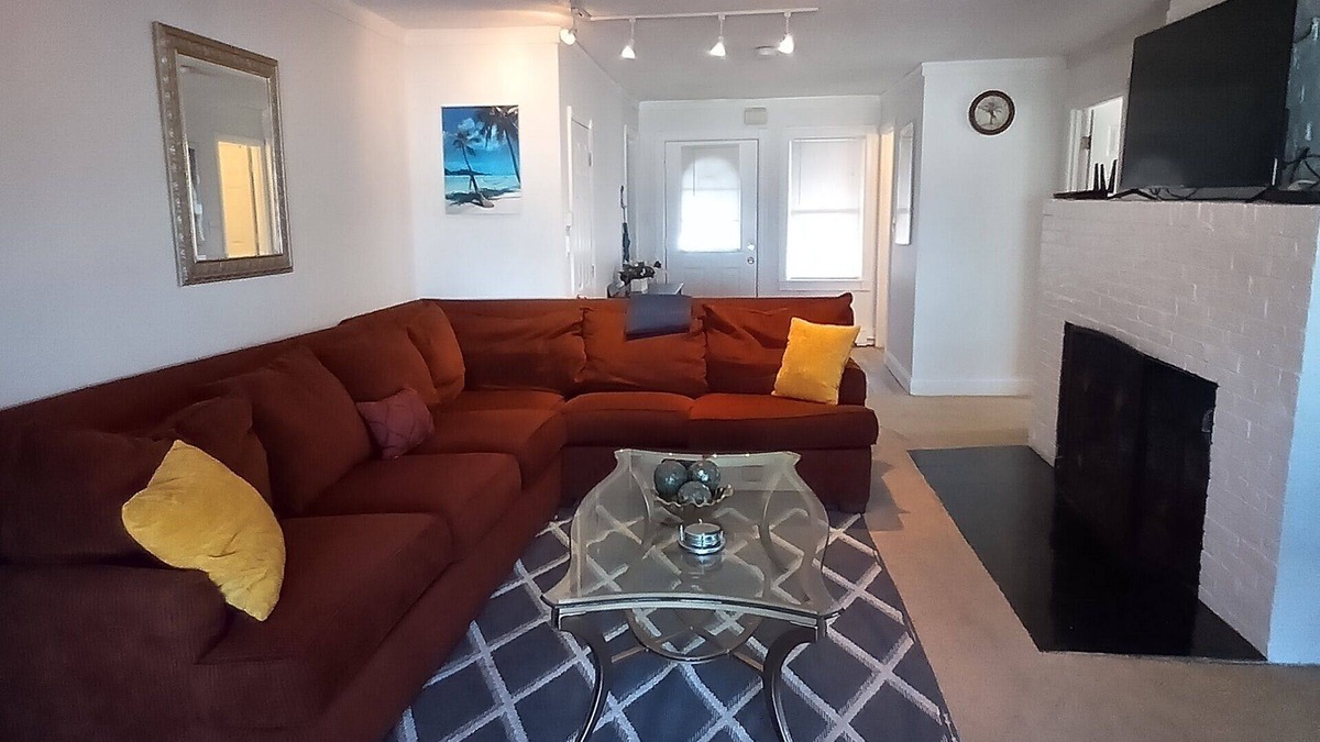 Hull Condo | Direct ocean view 4-bed 2 bath in fabulous Hull with AC,WiFi deck walk to beach
