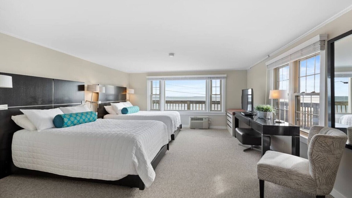 Falmouth Heights Hotel | Direct Ocean Views! Studio with Kitchenette & Shared Deck (106)