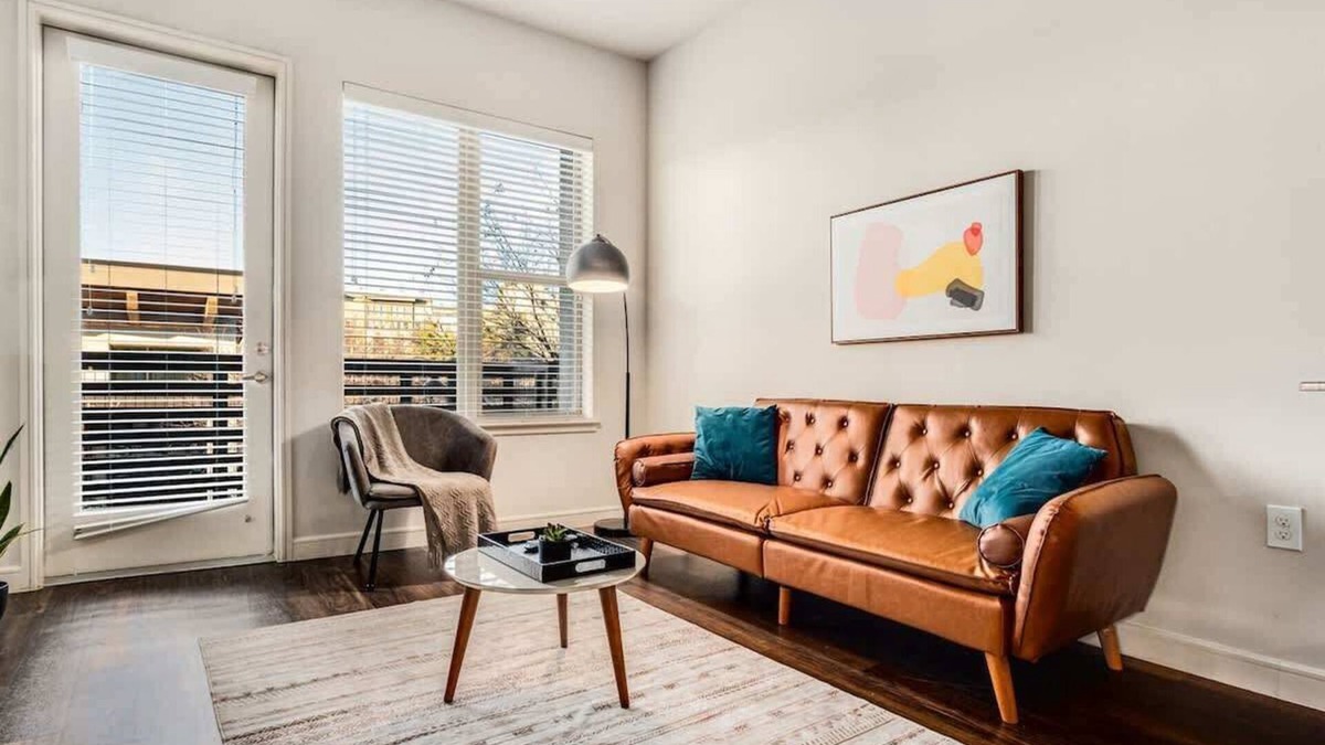 Richardson Apartment | Direct Trail Access! Parking, Pool, Gym 01
