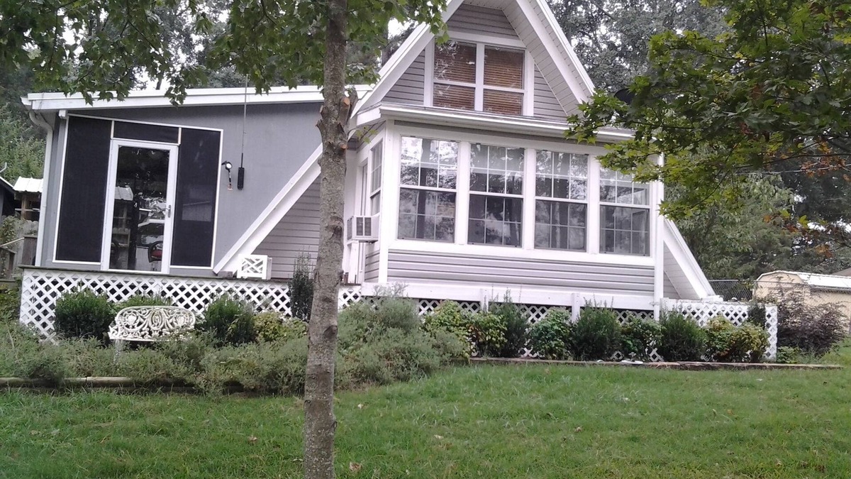 Alleene House | Directly In Front Of Boat Ramp At Jack's Isle, Millwood Lake