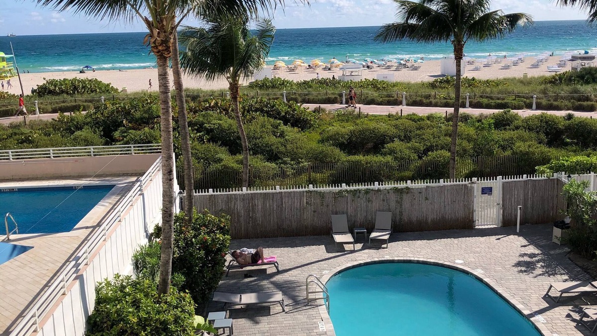 South of Fifth Apartment | Directly on the beach + Free beach lounges! Best location in South Beach