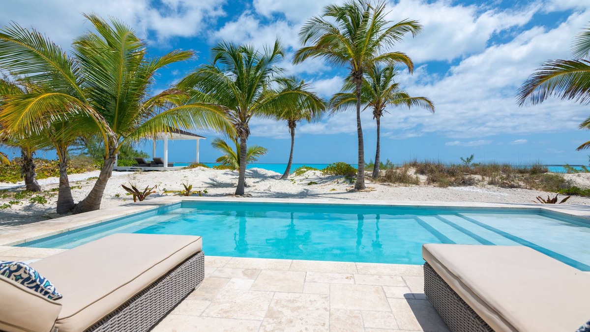 Jimmy Hill Villa | Directly on the beach with newly installed generator and heated pool!