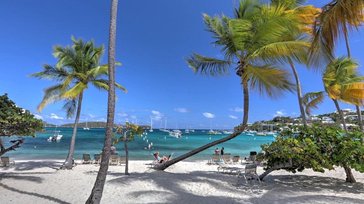 Nazareth Condo | Directly on the Beach, Pool, Hot Tub, Restaurant, Gated Community